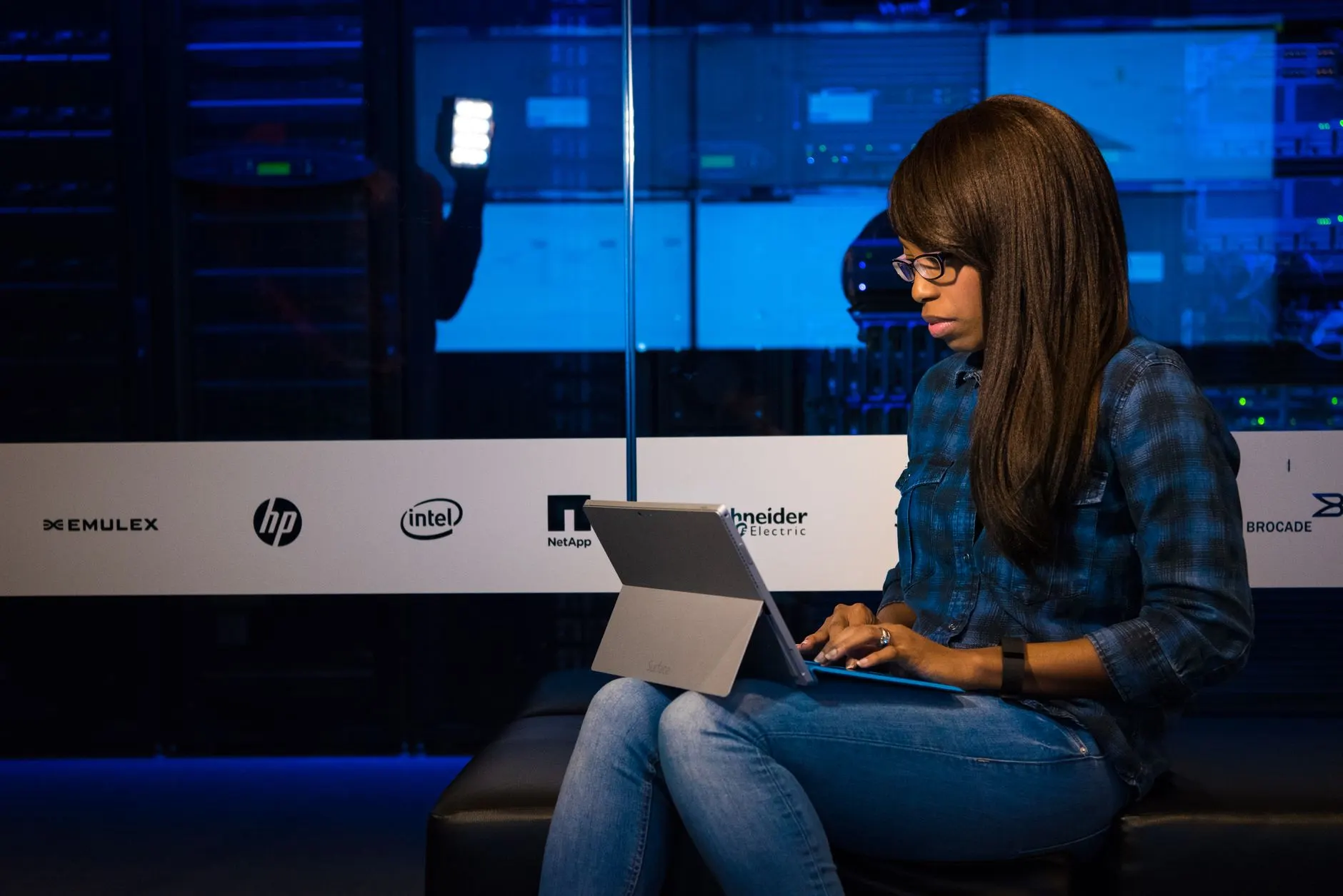 杭州安迪家办公卷帘系统遮光性能对比与选型指南
