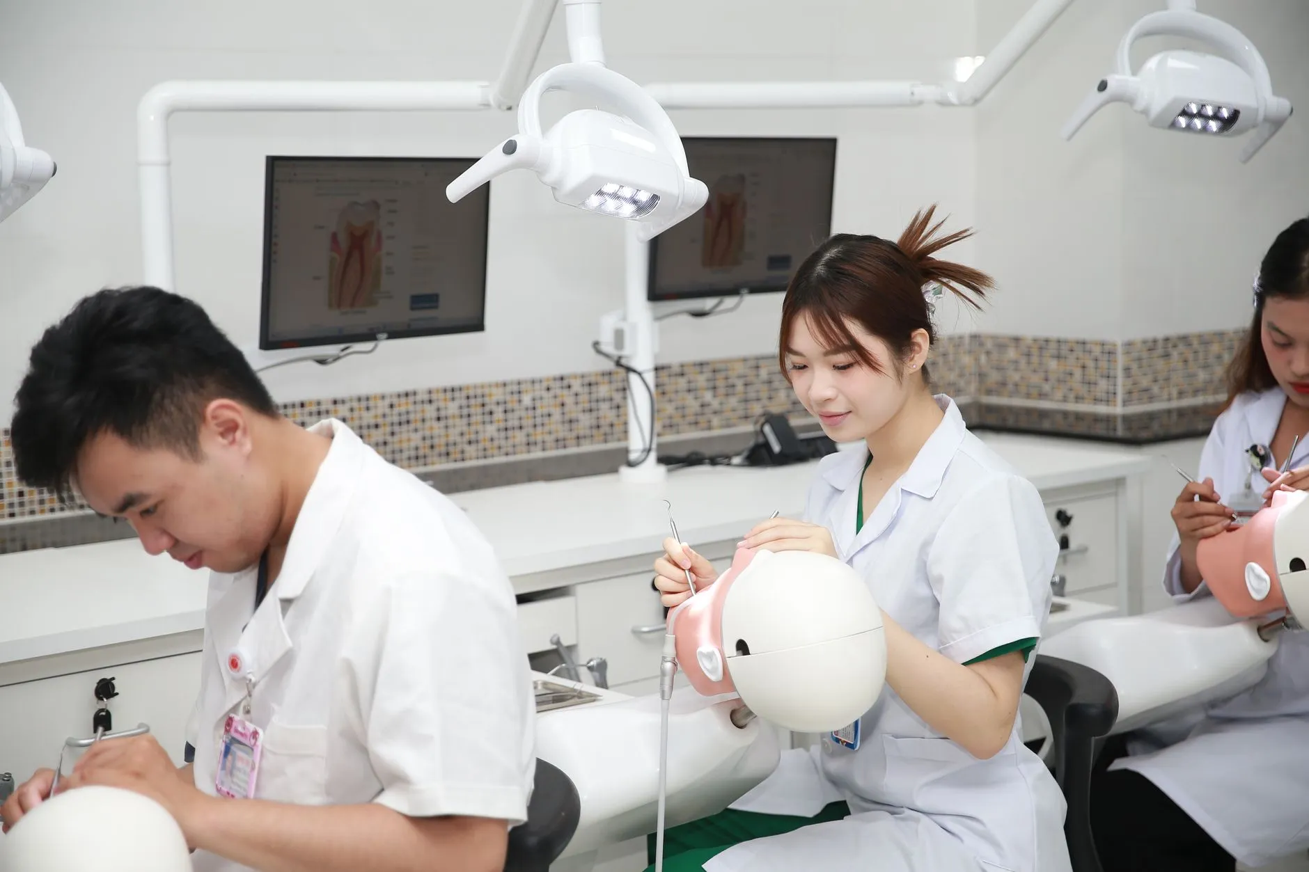 遮光布窗帘定制工艺解析：从测量安装到验收全流程管控