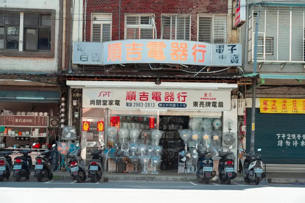 杭州安迪家商贸有限公司百叶窗与卷帘产品面料技术对比解析