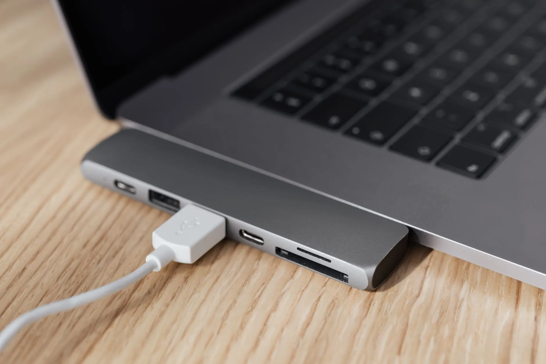 办公空间卷帘与遮光布定制方案设计要点与案例分享
