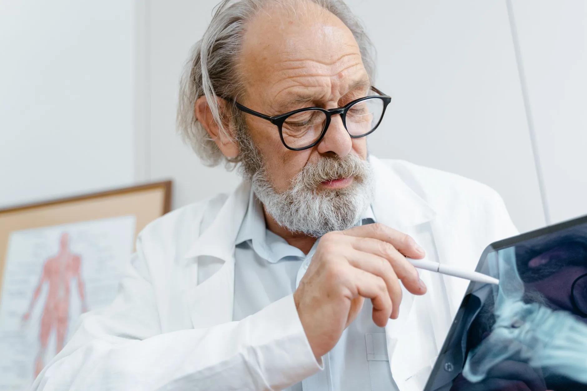 百叶窗与遮光布在商业空间中的协同设计方案探讨