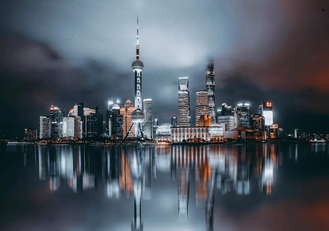 办公空间卷帘与百叶窗选型方案：提升空间效率与光环境